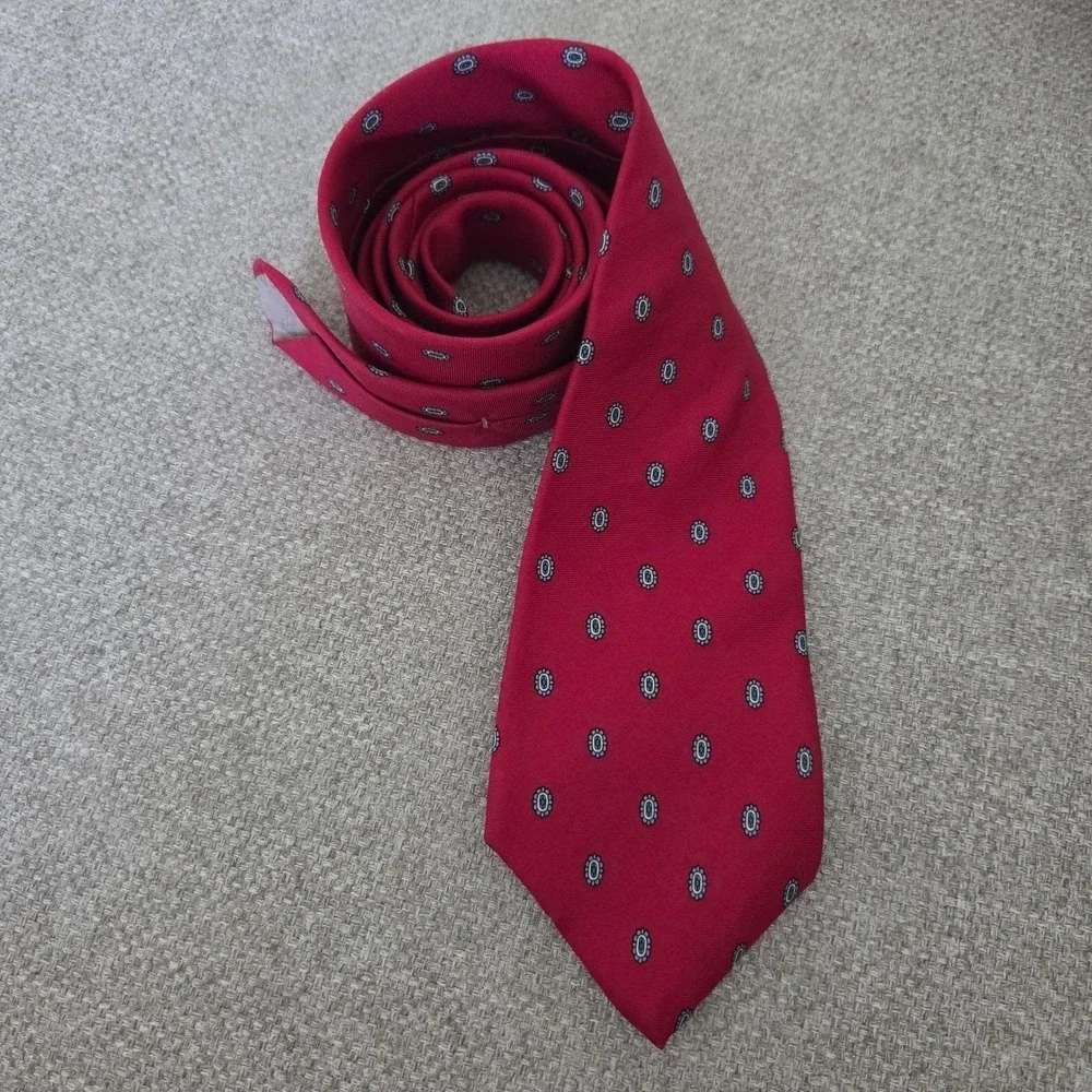 Christian Dior Red Silk Medallion Necktie‎ Made in USA Italian Fabric Mens Tie